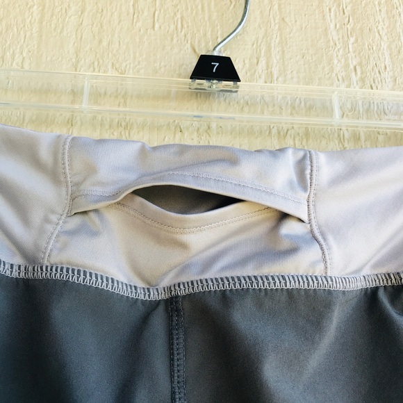 Reebok Women's Gray Workout Athletic Running Shorts XS - Picture 4 of 6